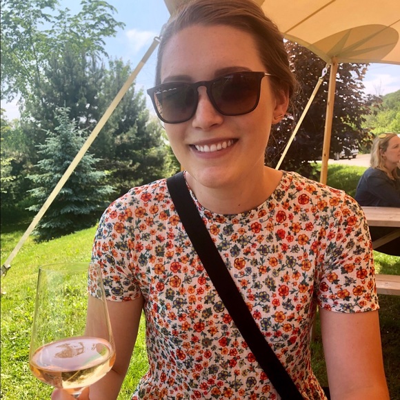 Meet your Posher, Jennifer - Picture 1 of 1